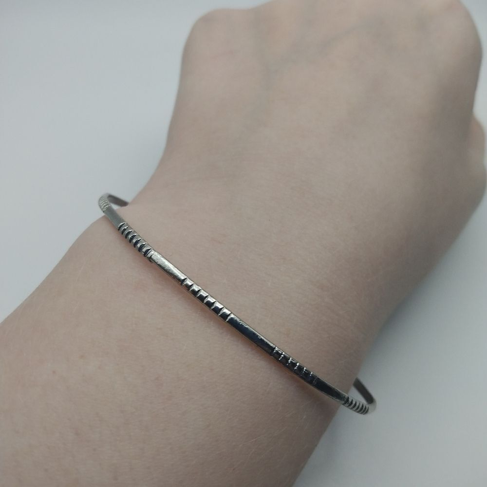 Delicate lined silver‎ bracelet